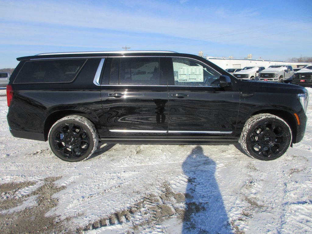 New 2026 GMC Yukon XL Denali w/ Denali Reserve Package image 3