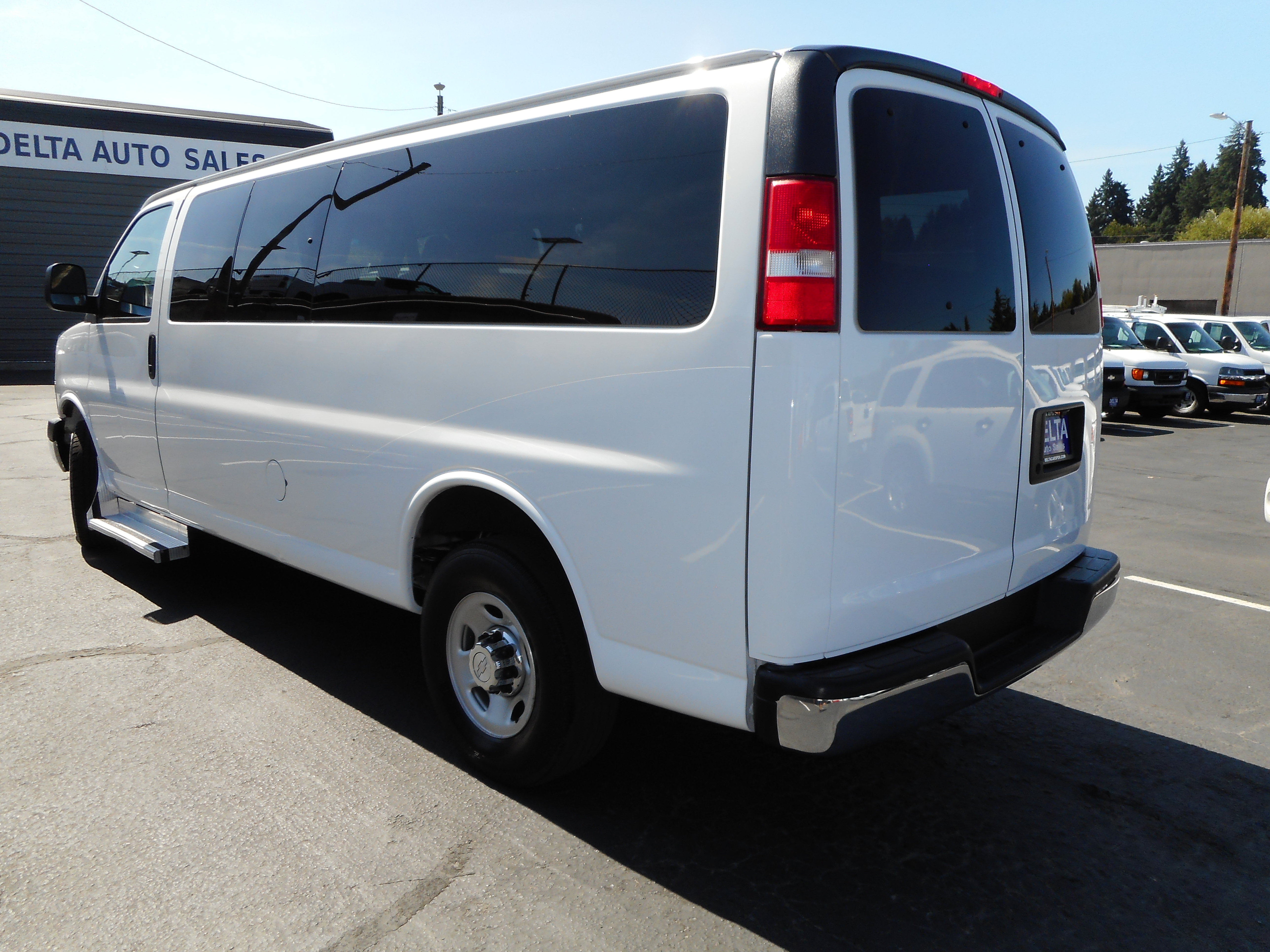 Used 2016 Chevrolet Express 3500 LT w/ LT Preferred Equipment Group RWD image 9