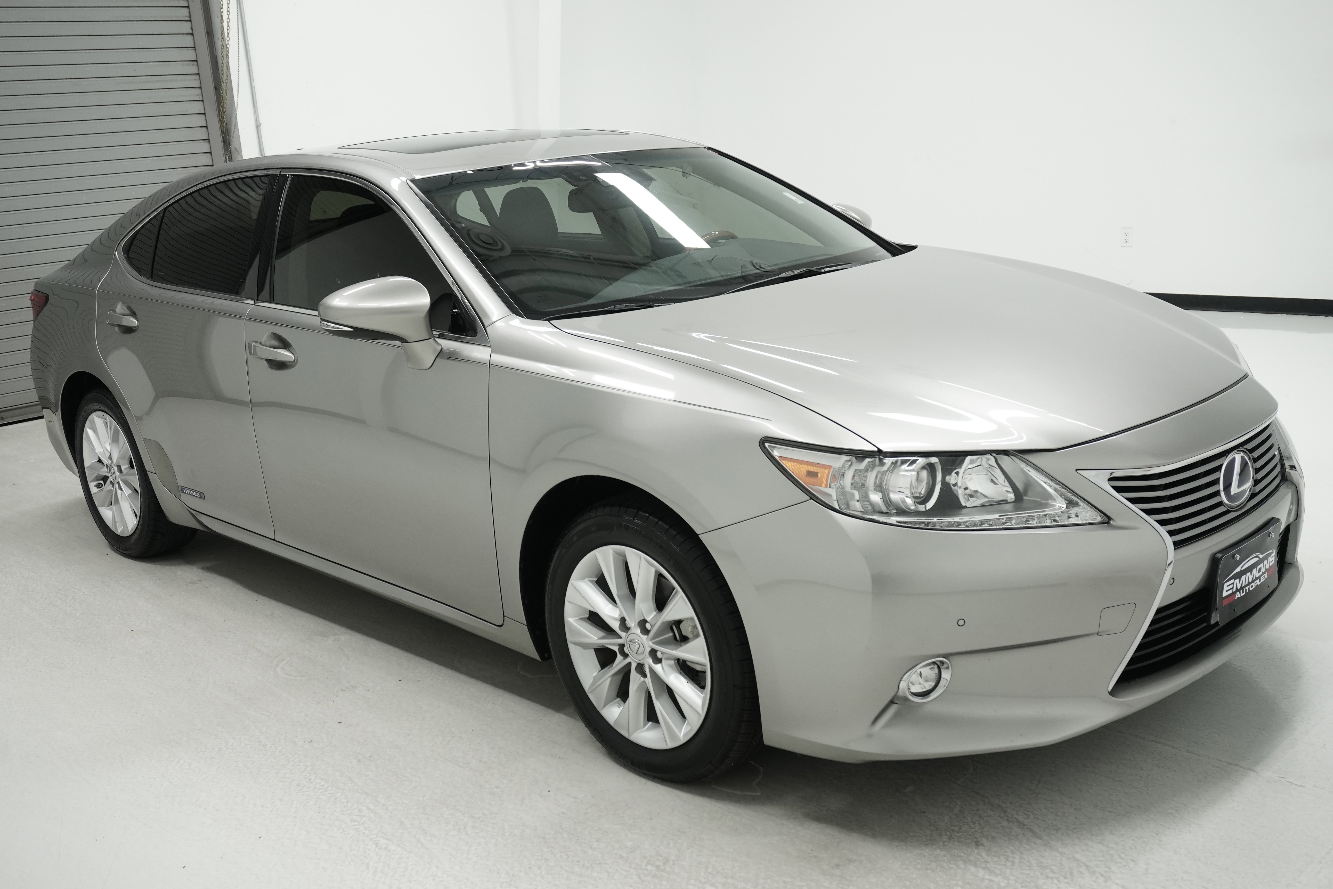 Used 2015 Lexus ES 300h FWD image 3