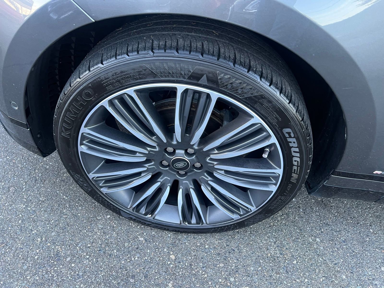 Used 2019 Land Rover Range Rover Velar R-Dynamic SE image 11