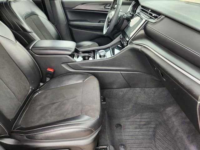 Used 2023 Jeep Grand Cherokee Altitude image 13