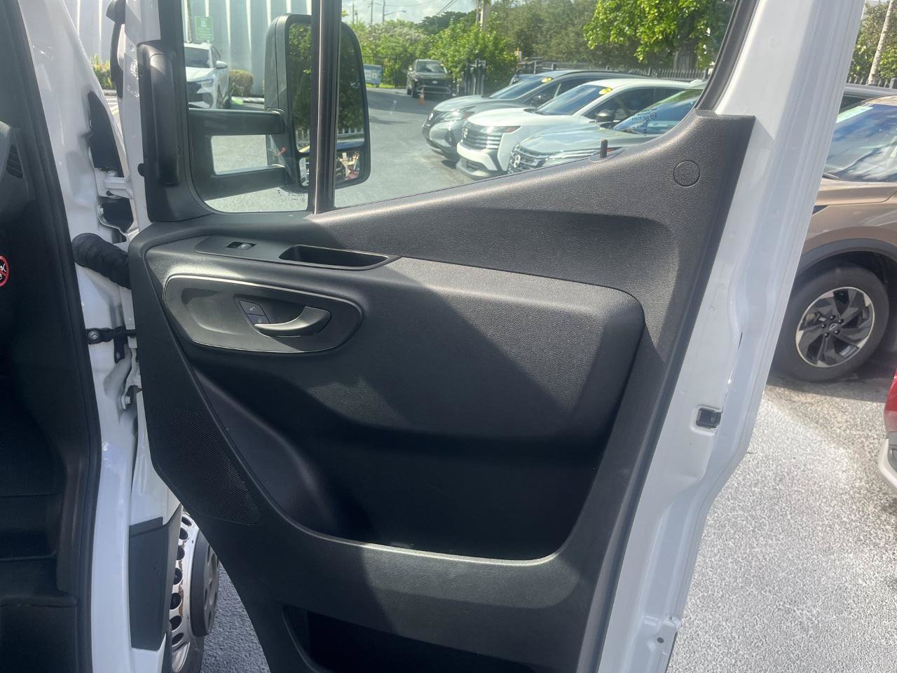 Used 2023 Mercedes-Benz Sprinter 4500 image 23