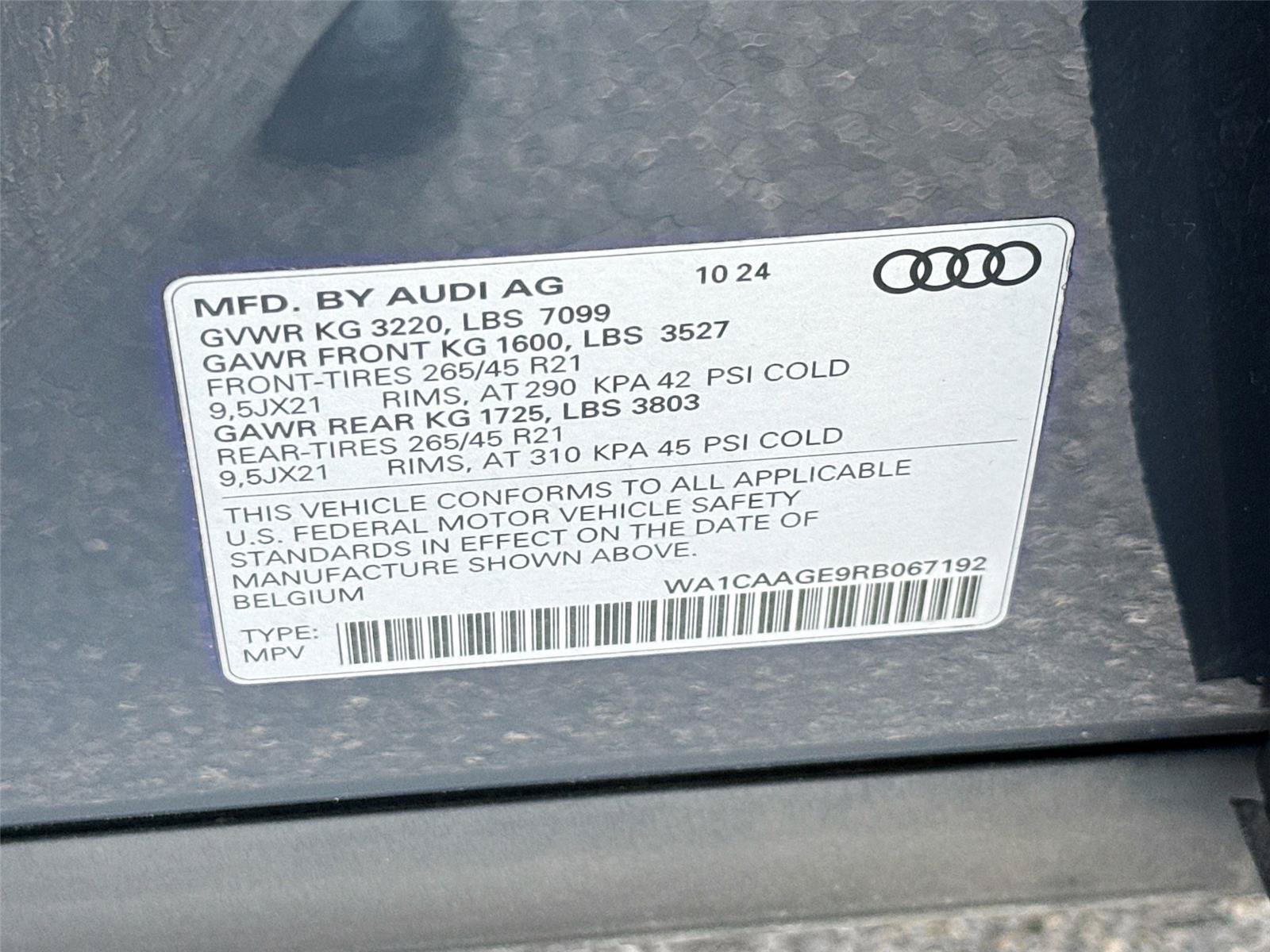 Used 2024 Audi Q8 e-tron Premium Plus w/ Premium Plus Package AWD/4WD image 34