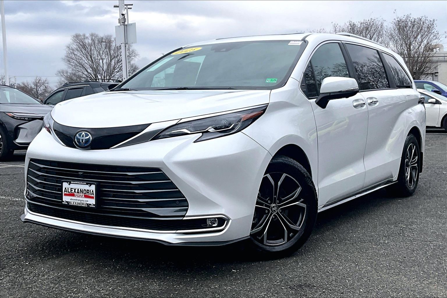Used 2025 Toyota Sienna Platinum