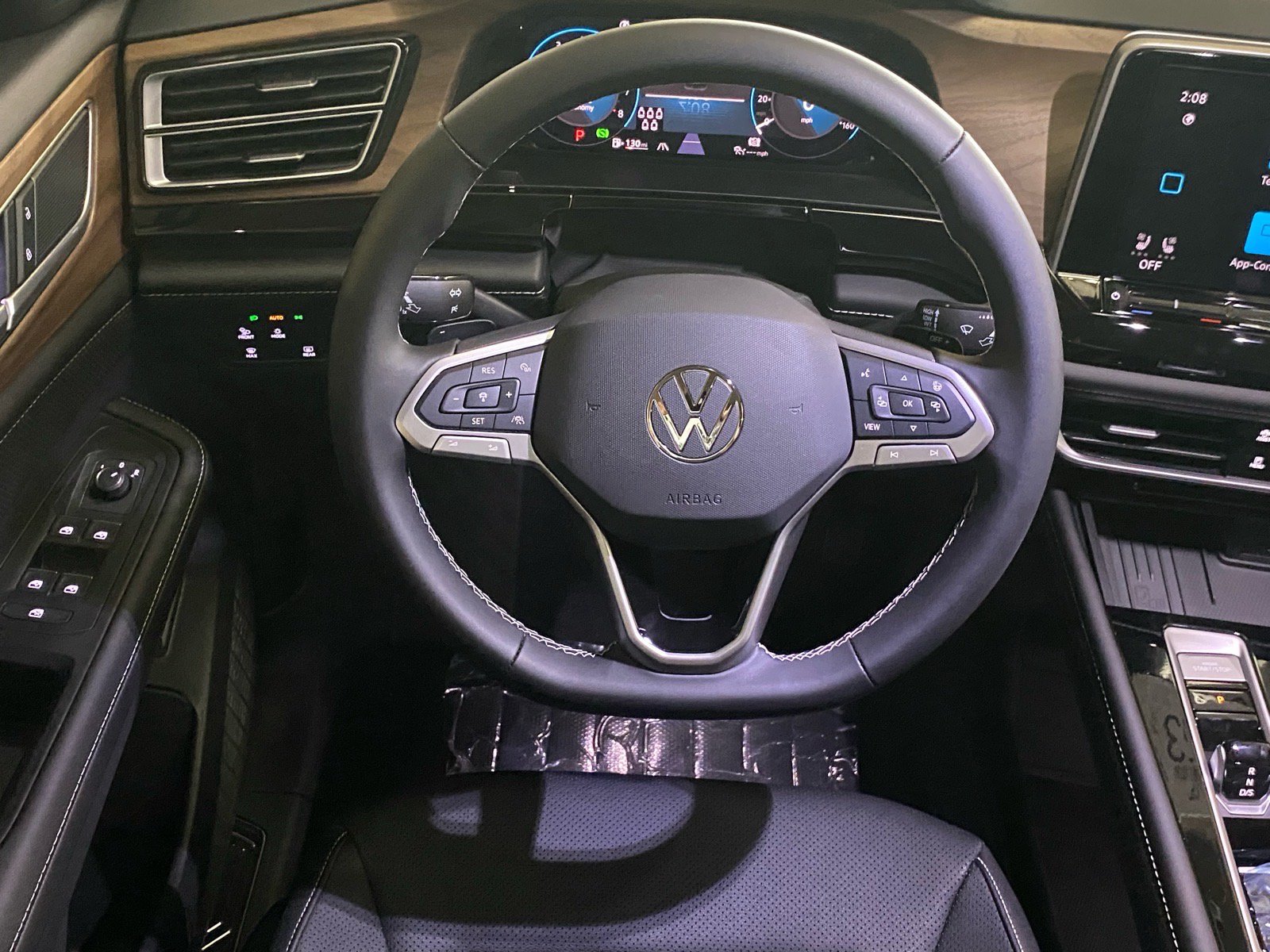 New 2026 Volkswagen Atlas SE AWD/4WD image 2