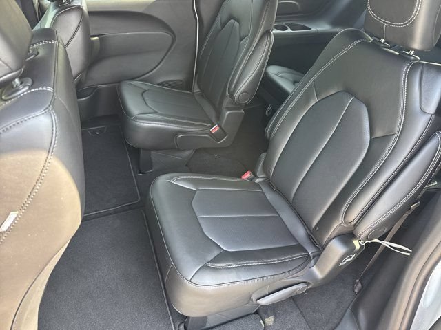 New 2027 Chrysler Pacifica Select FWD image 17