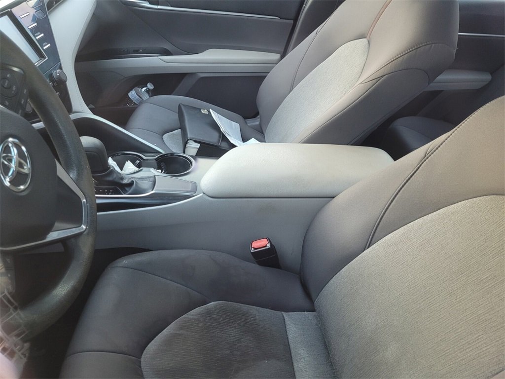 Used 2020 Toyota Camry LE image 7