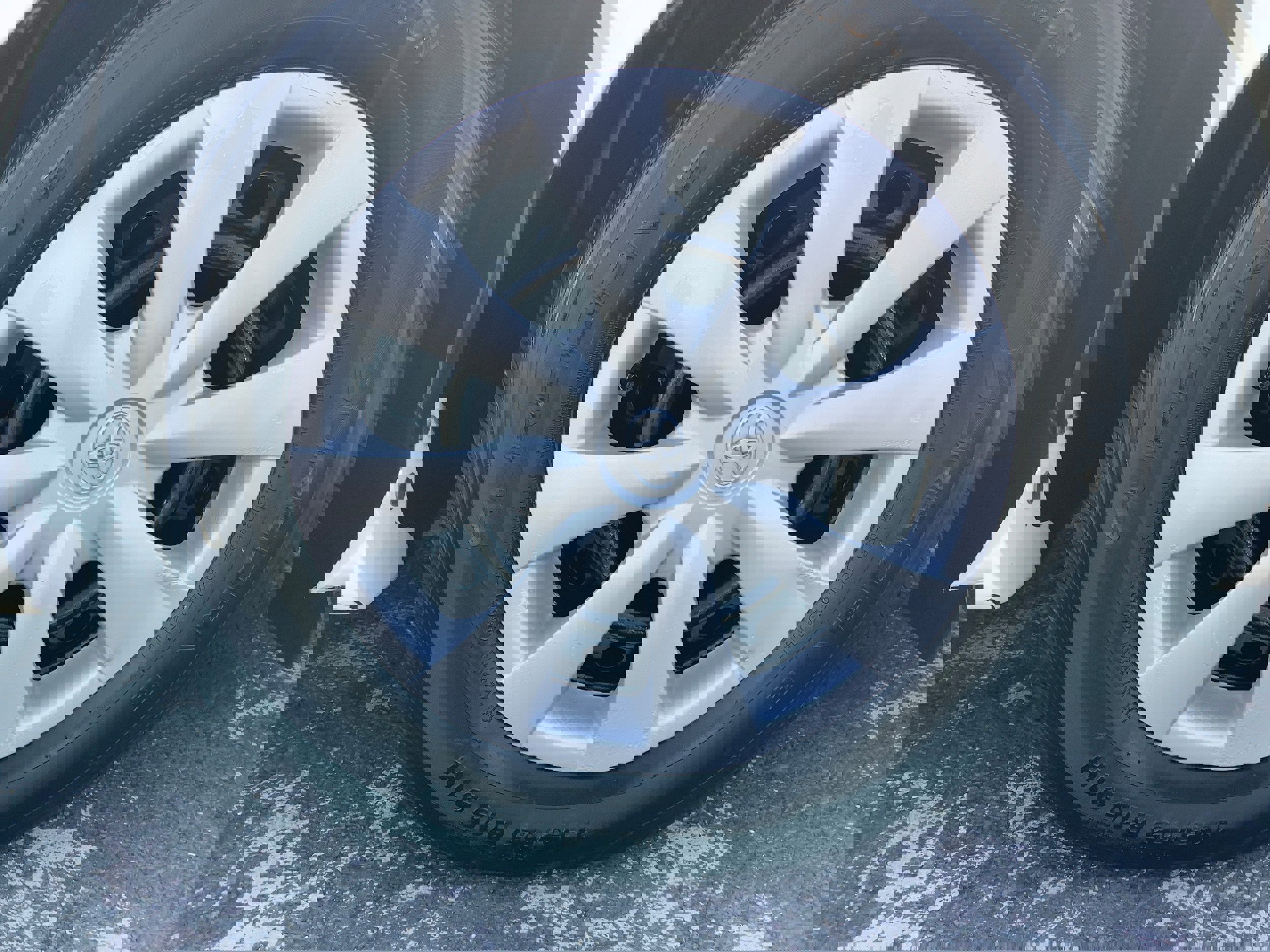 Used 2010 Toyota Corolla LE image 16