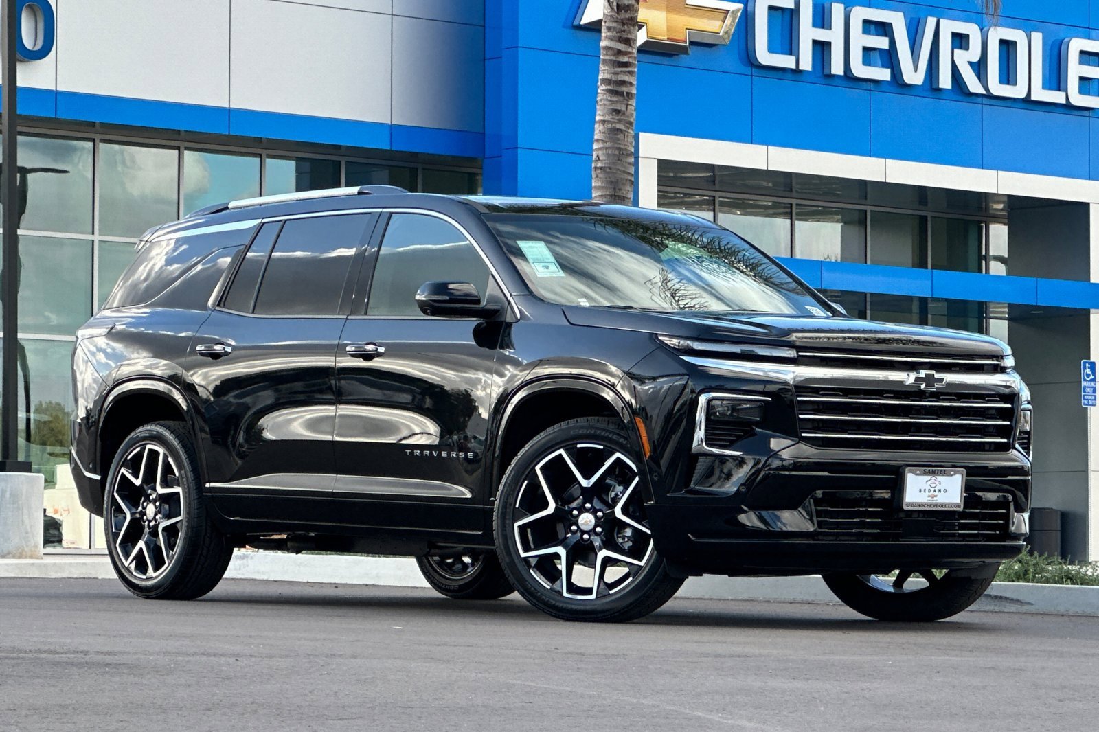 New 2026 Chevrolet Traverse High Country image 2