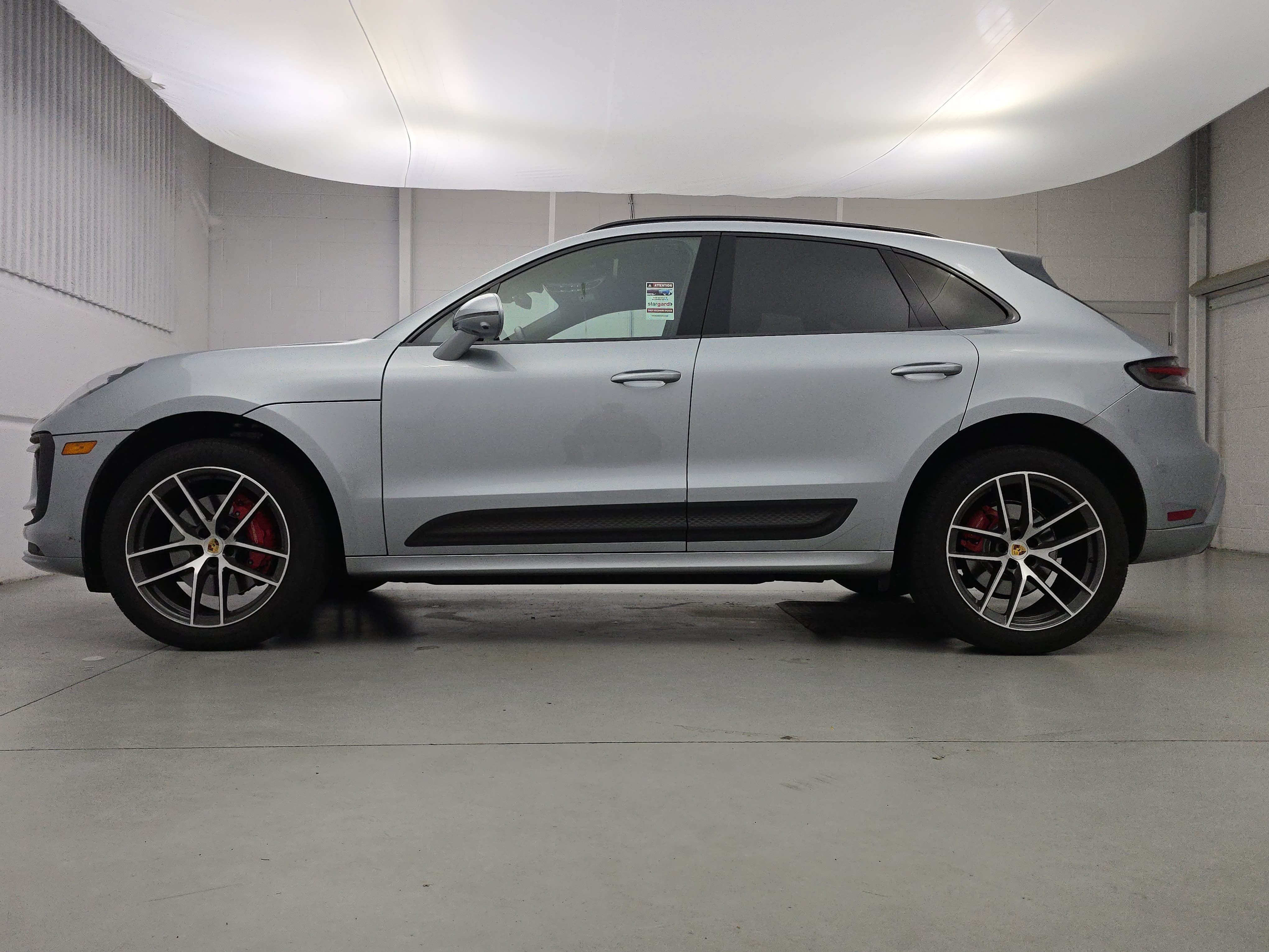 Certified 2024 Porsche Macan S AWD/4WD image 2