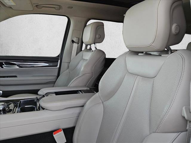 Used 2024 Jeep Wagoneer L 4WD w/ Premium Group I image 17