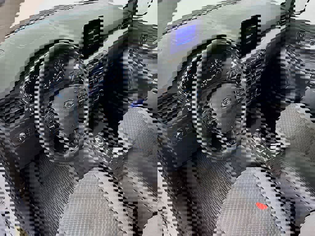 Certified 2022 Ford Escape SE w/ Cold Weather Package image 2