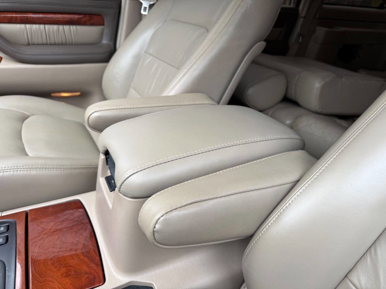 Used 2002 Lexus LX 470 Base 4WD 4dr SUV image 72