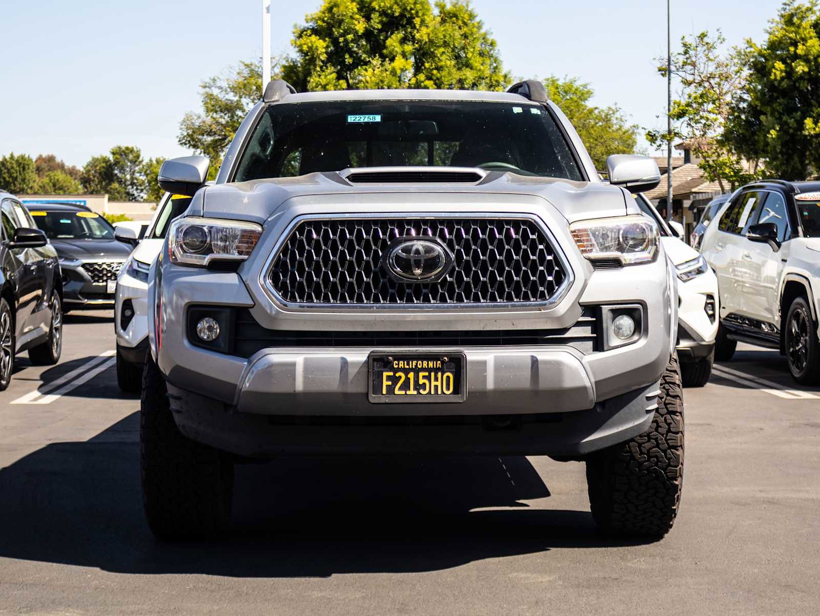 Used 2016 Toyota Tacoma TRD Sport RWD image 2