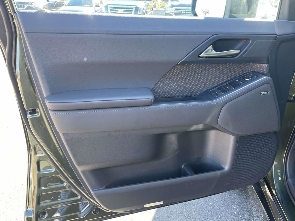 Used 2024 Lexus GX 550 w/ Accessory Package (2T) image 11