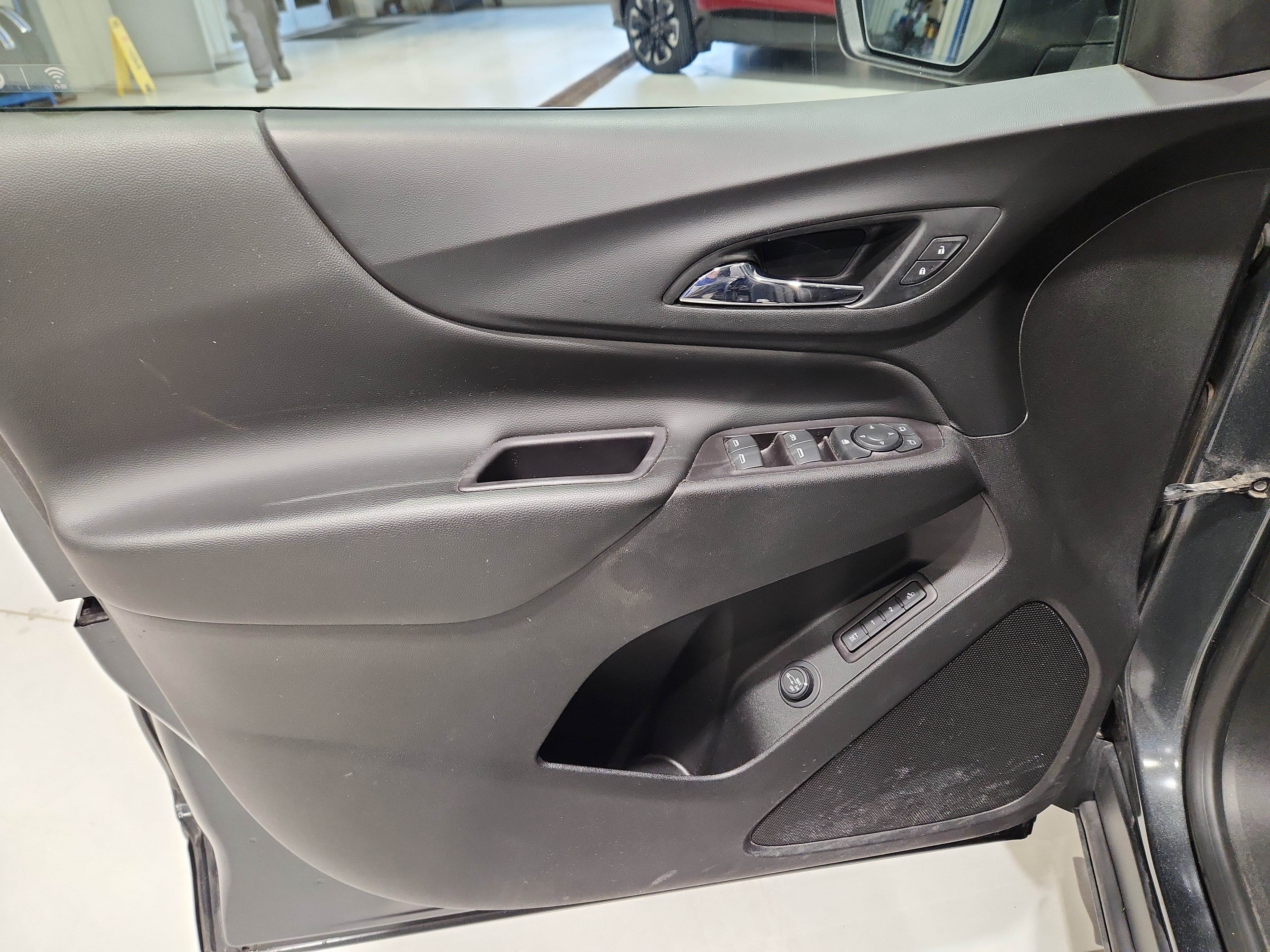 Used 2021 Chevrolet Equinox LT image 16