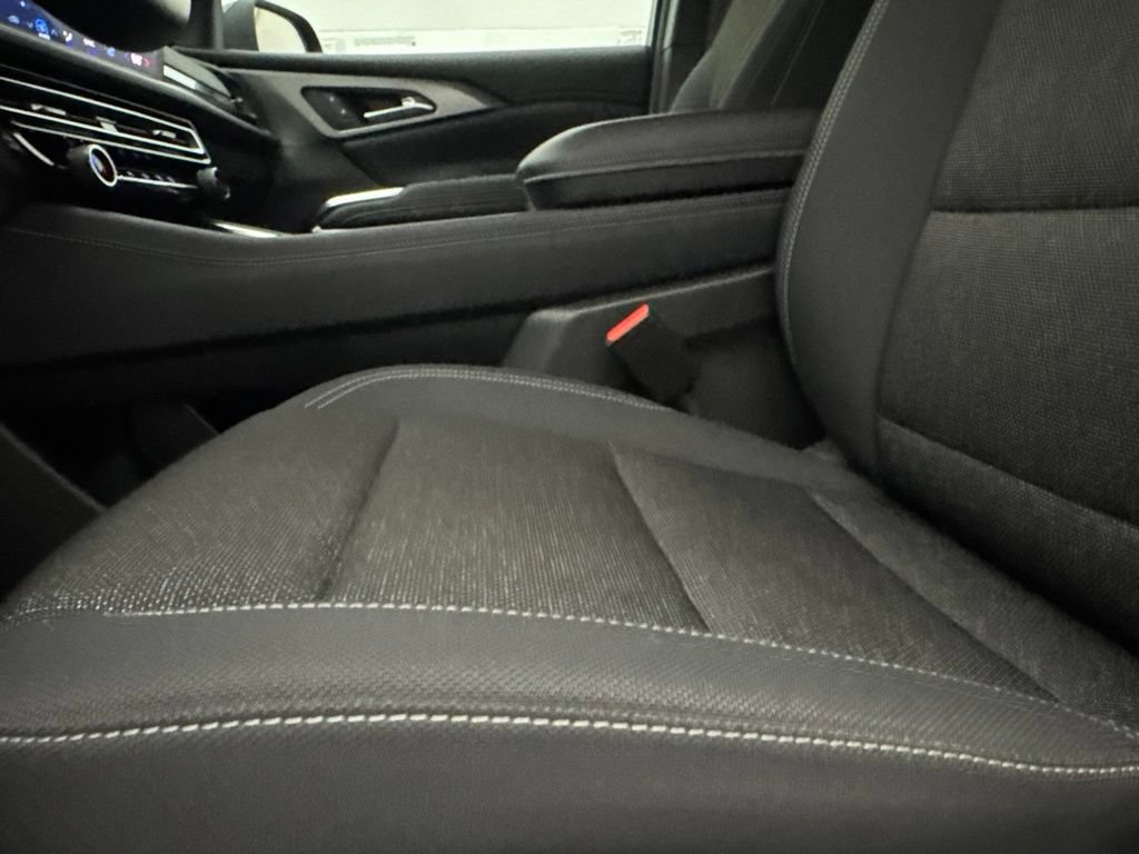Used 2025 Chevrolet Traverse LT AWD/4WD image 23