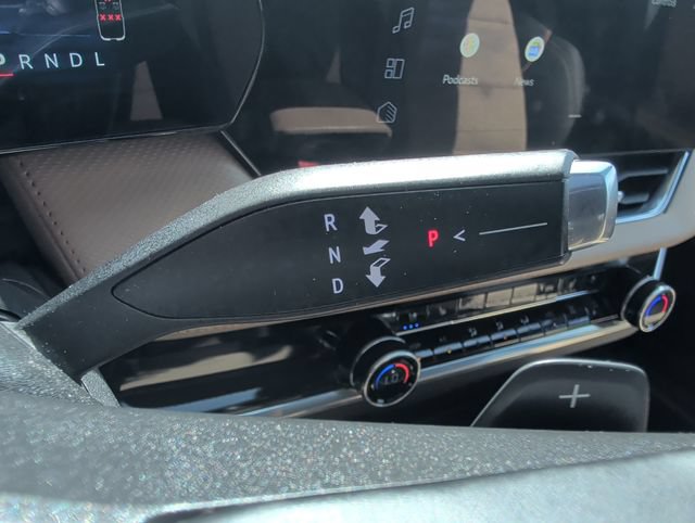 Used 2025 Chevrolet Equinox ACTIV w/ Safety and Technology Package FWD image 23