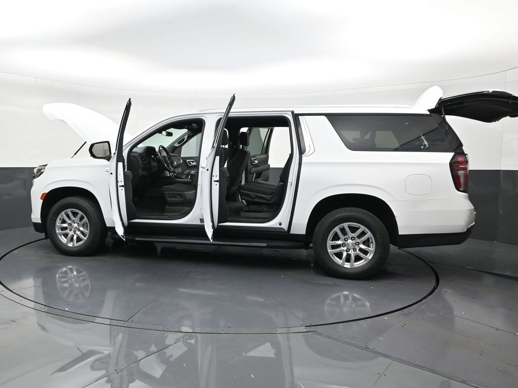 Used 2022 Chevrolet Suburban LS image 30
