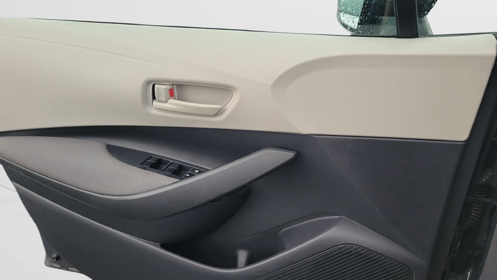 Used 2025 Toyota Corolla LE FWD image 16