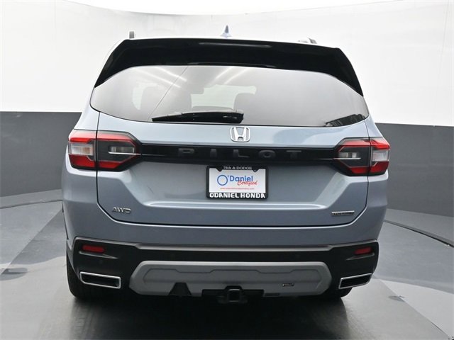 Used 2024 Honda Pilot Touring image 4