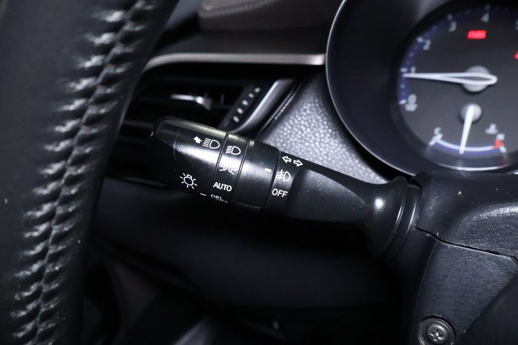 Used 2021 Toyota C-HR Limited image 22