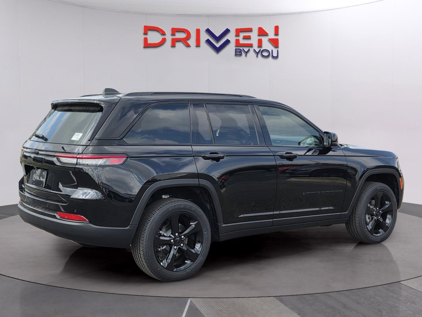 New 2025 Jeep Grand Cherokee Altitude image 5