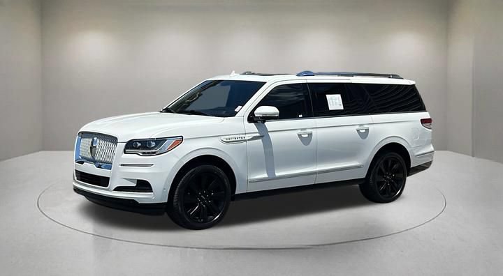 Certified 2024 Lincoln Navigator L Reserve AWD/4WD image 2