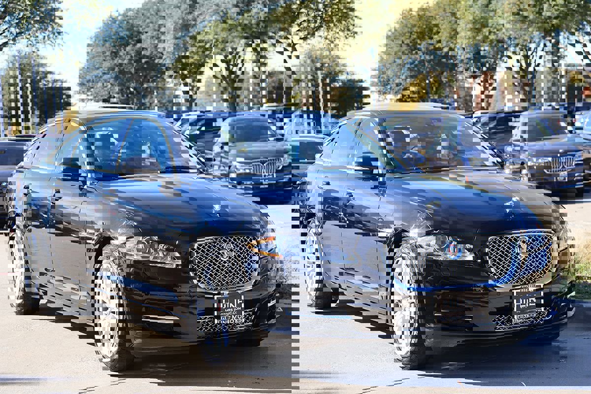 Used 2014 Jaguar XJ L Portfolio image 2