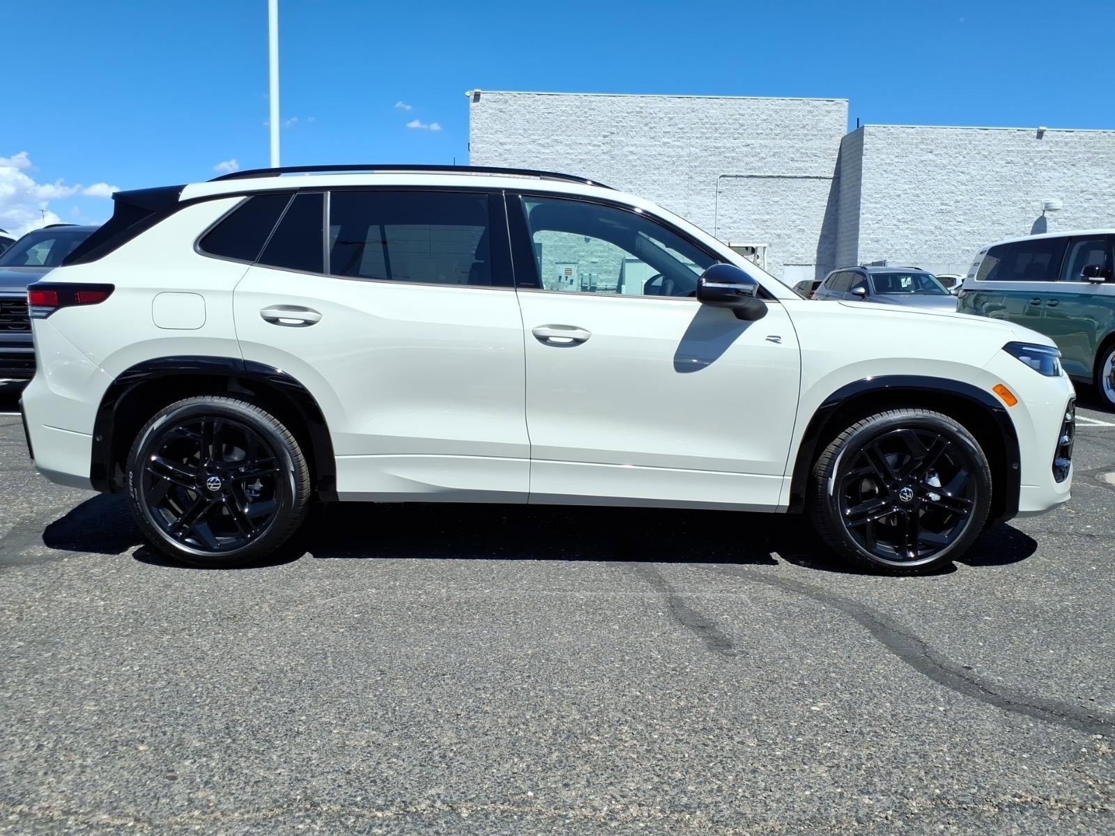 New 2026 Volkswagen Tiguan SE R-Line FWD image 7