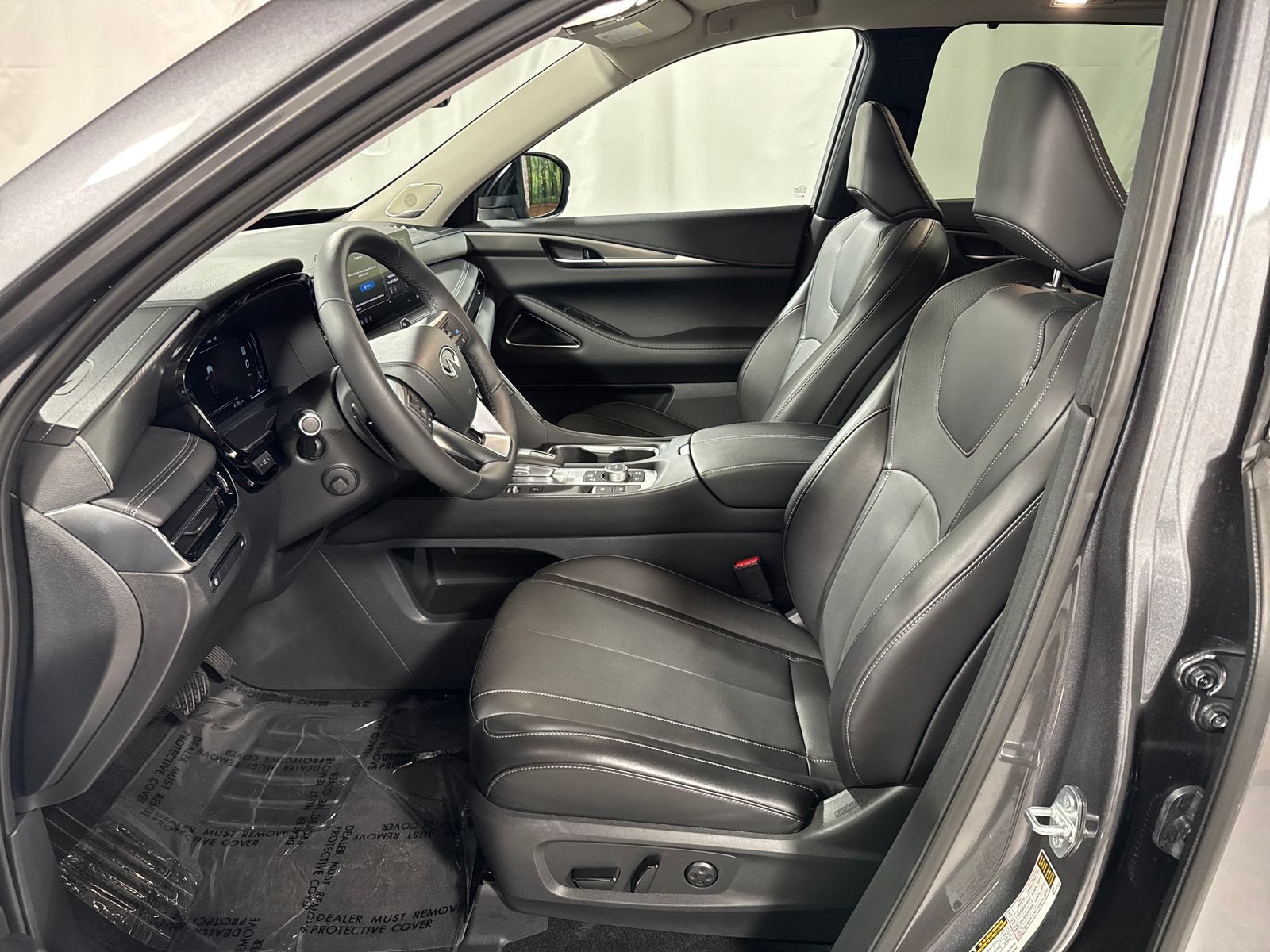 Certified 2026 INFINITI QX60 Luxe w/ Family Package AWD/4WD image 3