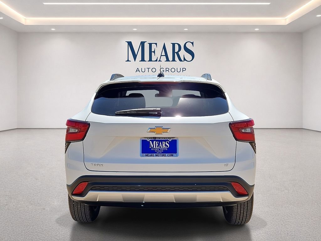 Used 2025 Chevrolet Trax LT FWD image 4