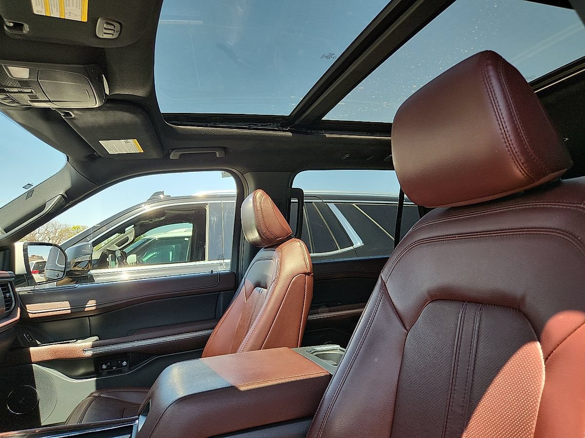 Used 2022 Ford Expedition Limited RWD image 12