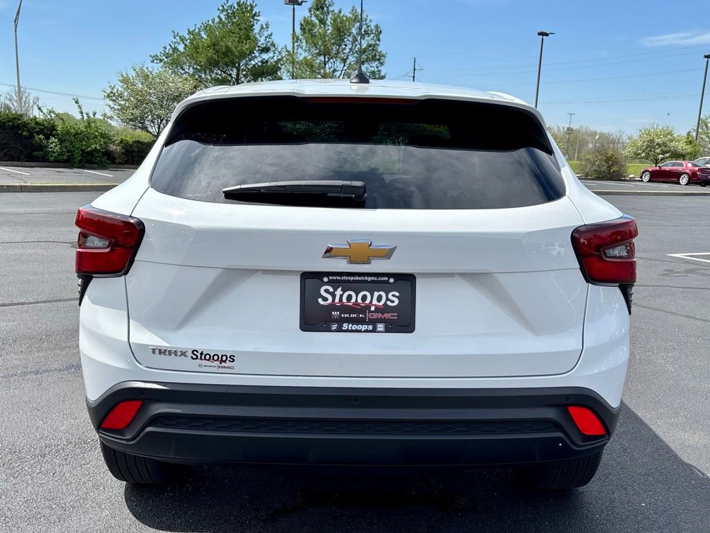Used 2024 Chevrolet Trax LS w/ LS Convenience Package FWD image 6