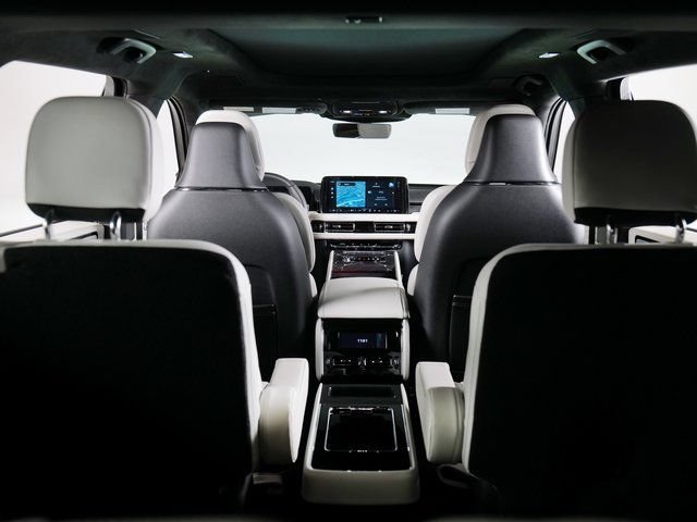 Used 2026 Lincoln Aviator Black Label w/ Dynamic Handling Package AWD/4WD image 13