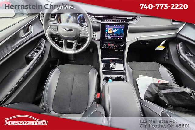 New 2025 Jeep Grand Cherokee L Laredo image 12