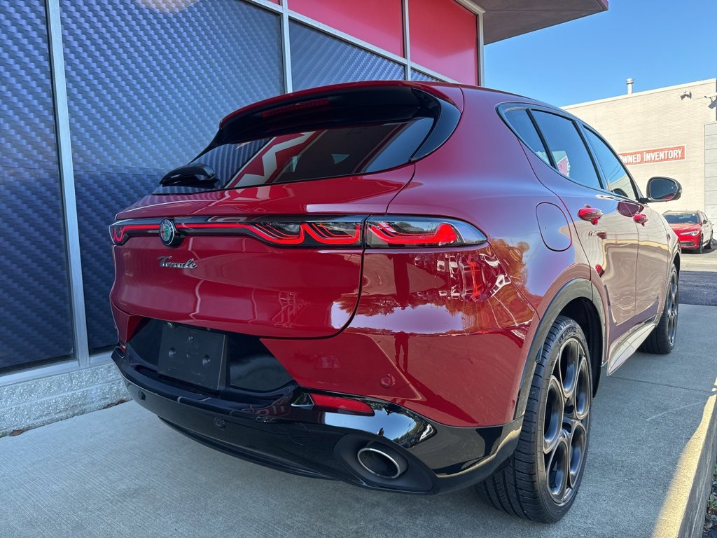 New 2025 Alfa Romeo Tonale Intensa image 3