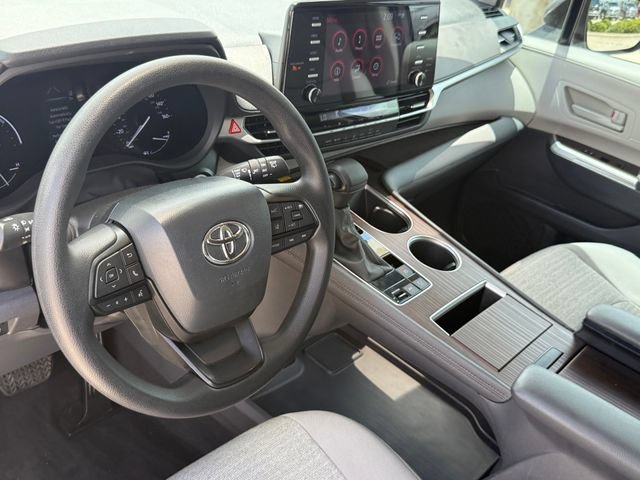 Used 2023 Toyota Sienna LE w/ LE Plus Package FWD image 10