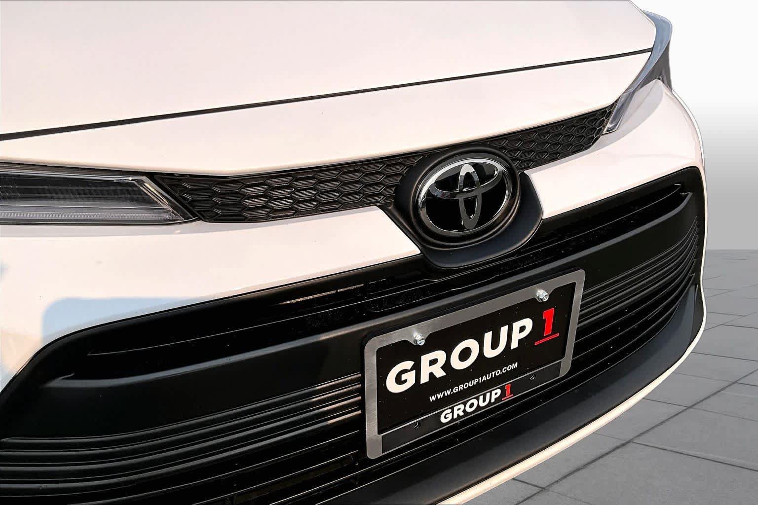 Used 2025 Toyota Corolla LE FWD image 30