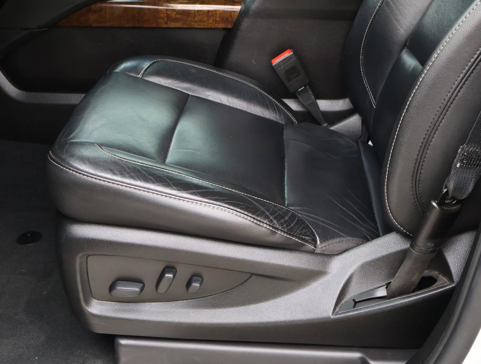 Used 2019 Chevrolet Suburban LT image 16