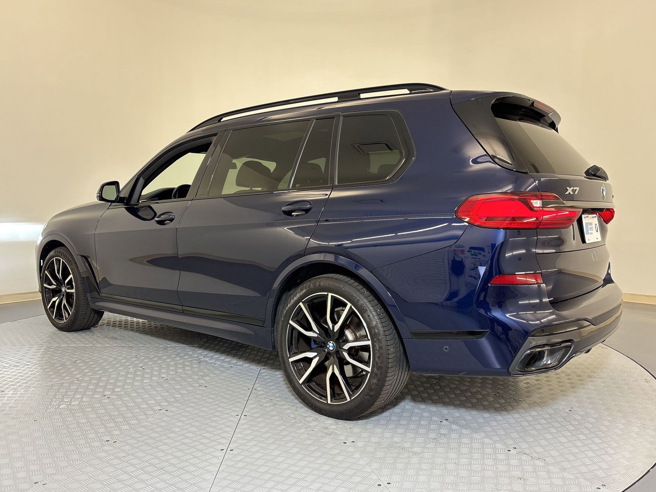 Used 2022 BMW X7 xDrive40i w/ M Sport Package image 3