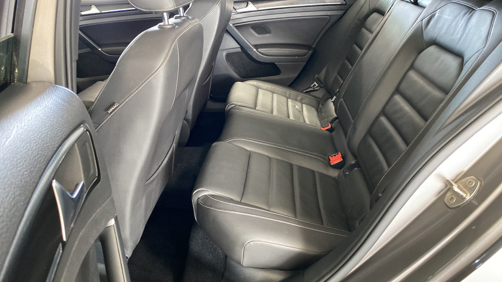 Used 2015 Volkswagen Golf R 4-Door AWD/4WD image 21