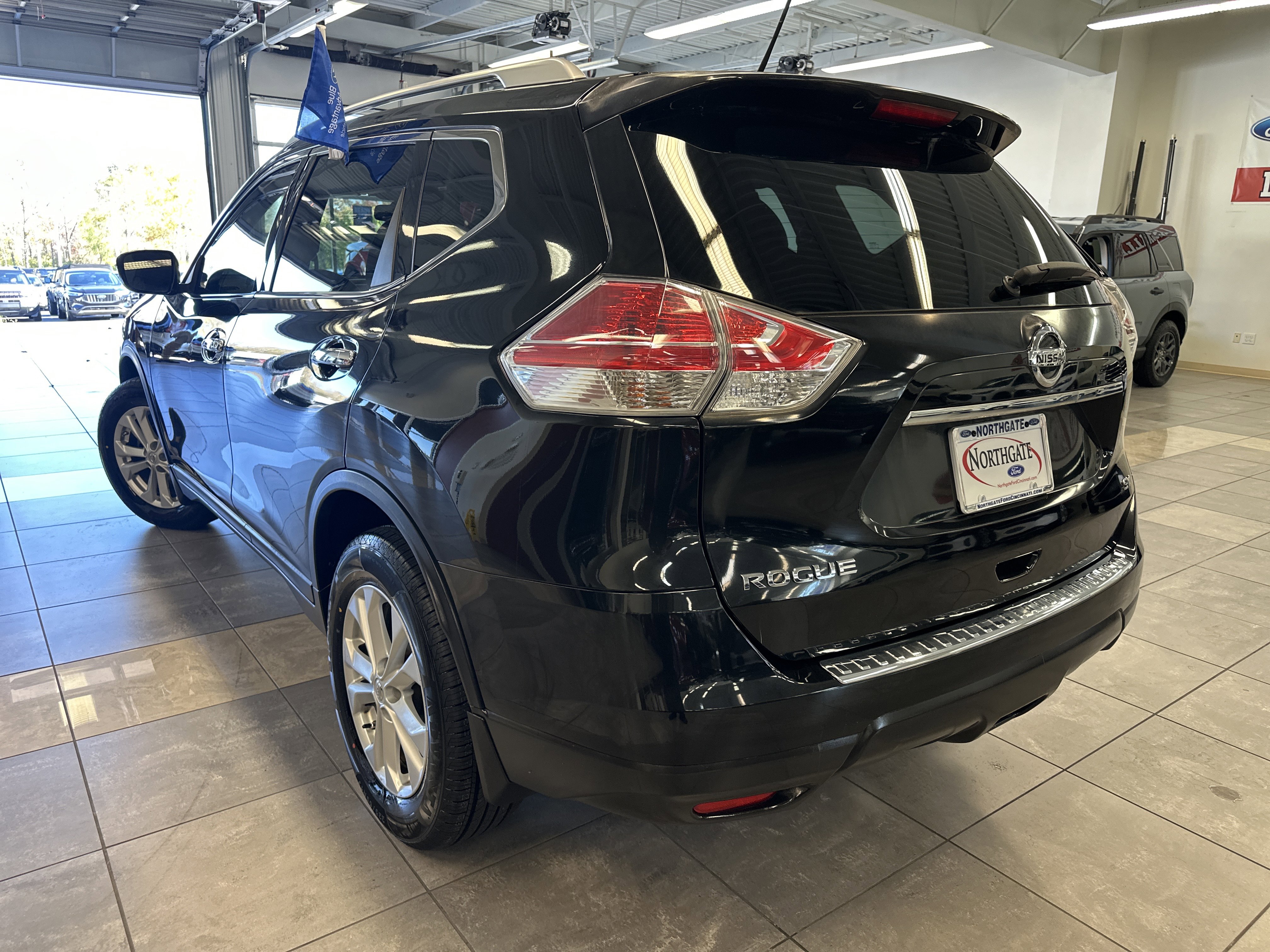 Used 2016 Nissan Rogue SV image 14