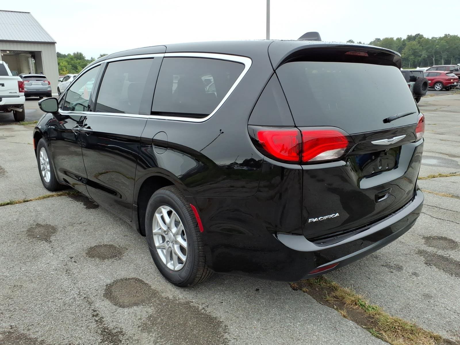 New 2027 Chrysler Pacifica LX FWD image 7