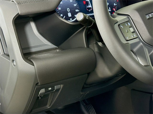 New 2026 Land Rover Defender 130 X-Dynamic SE image 10