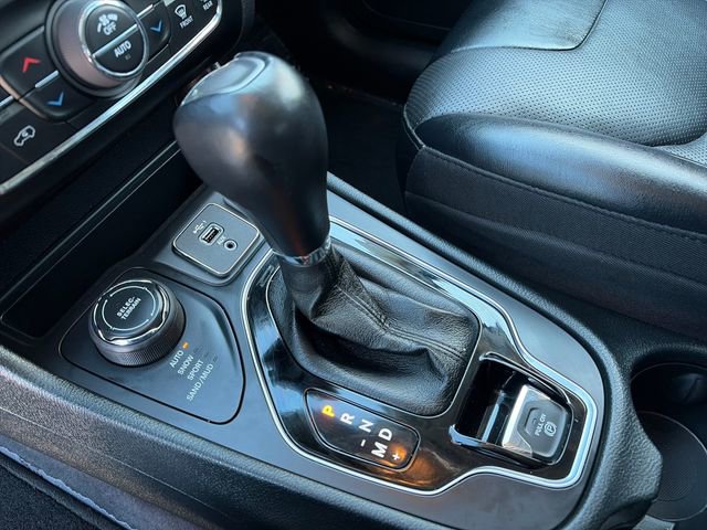 Used 2022 Jeep Cherokee Limited w/ Elite Package image 34