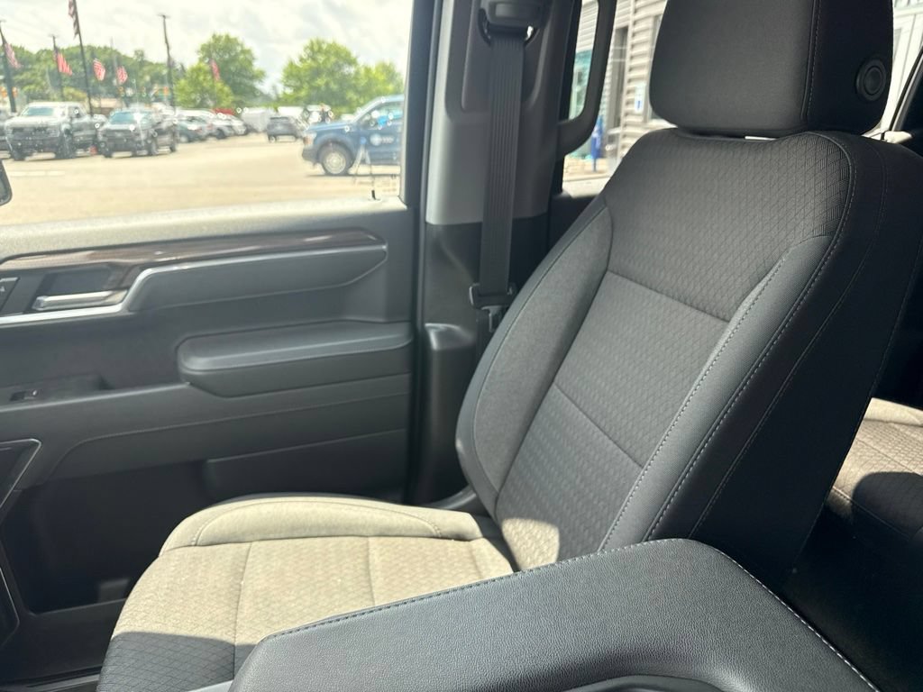 Used 2025 Chevrolet Silverado 1500 LT AWD/4WD image 12