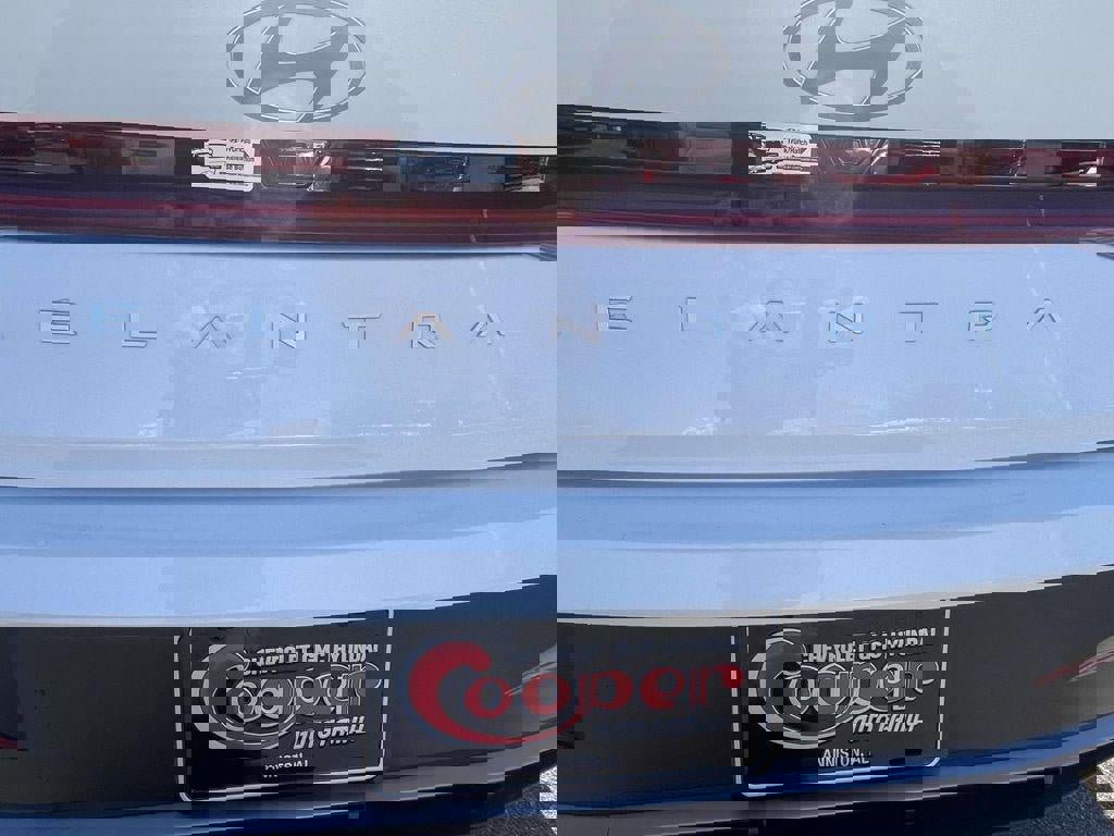 New 2026 Hyundai Elantra Limited image 30