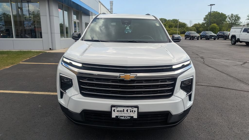 Used 2026 Chevrolet Traverse LT AWD/4WD image 2