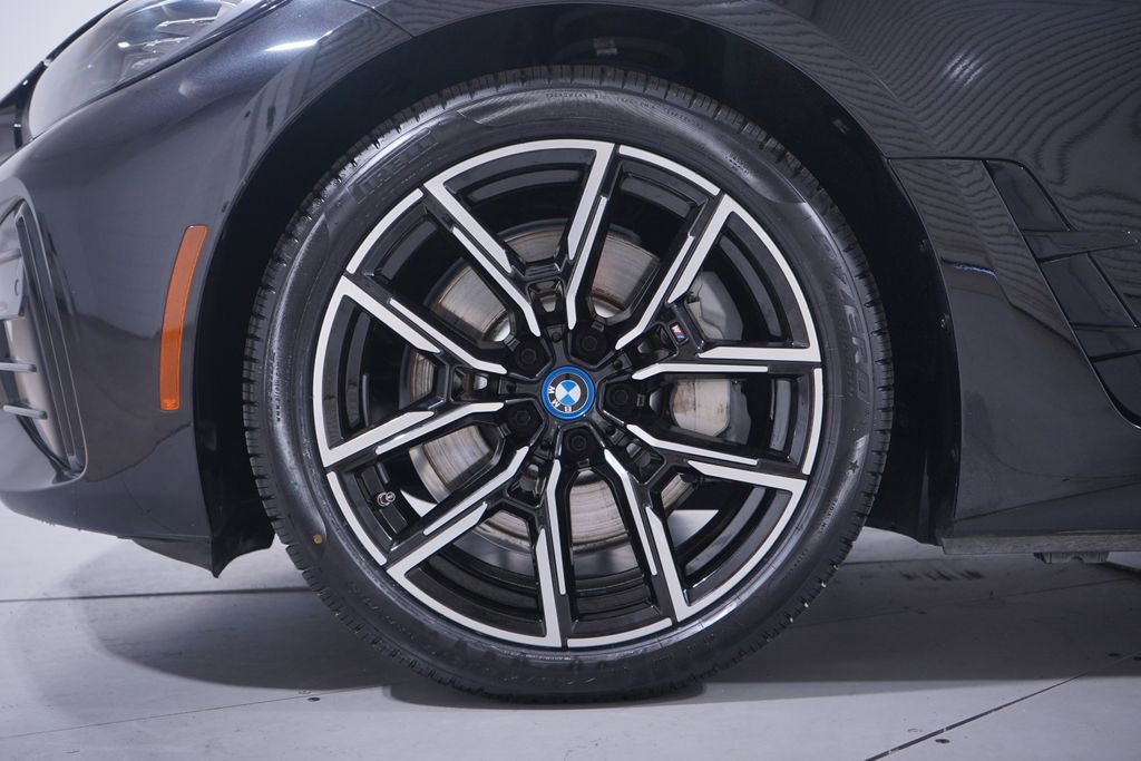 Used 2022 BMW i4 eDrive40 w/ M Sport Package image 2